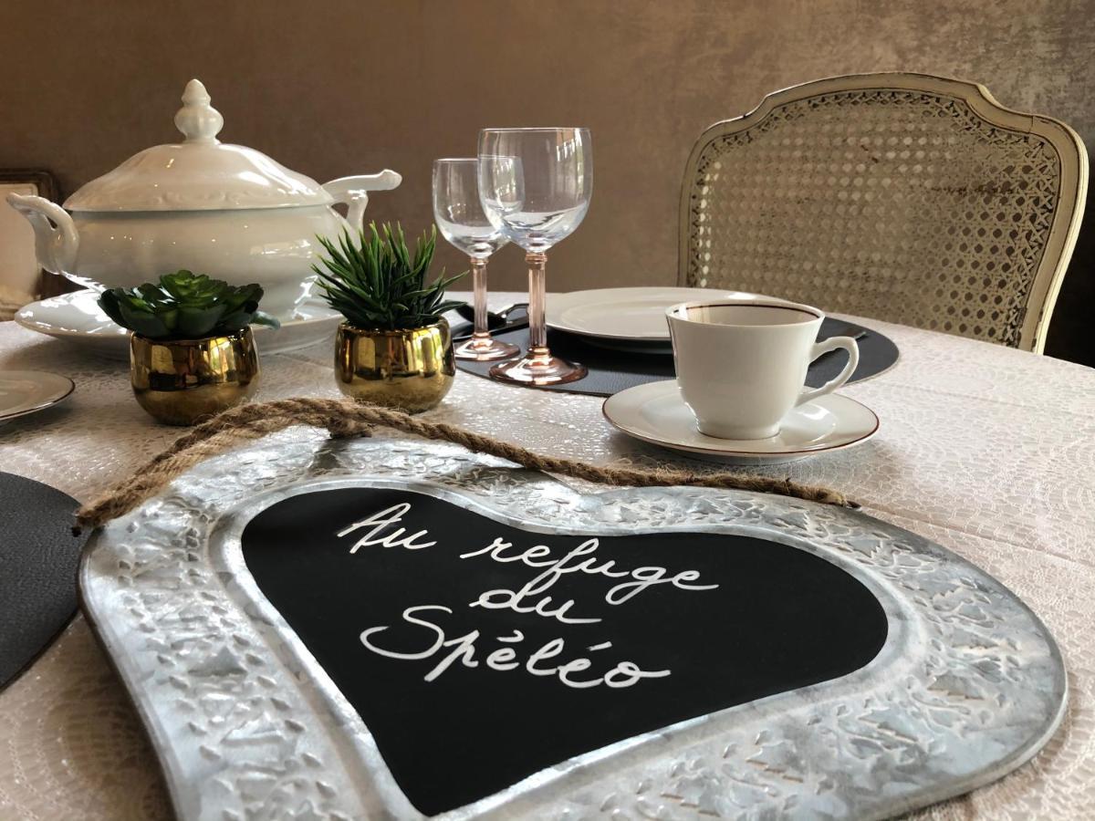 Au Refuge Du Speleo Bed & Breakfast Hotton Ngoại thất bức ảnh