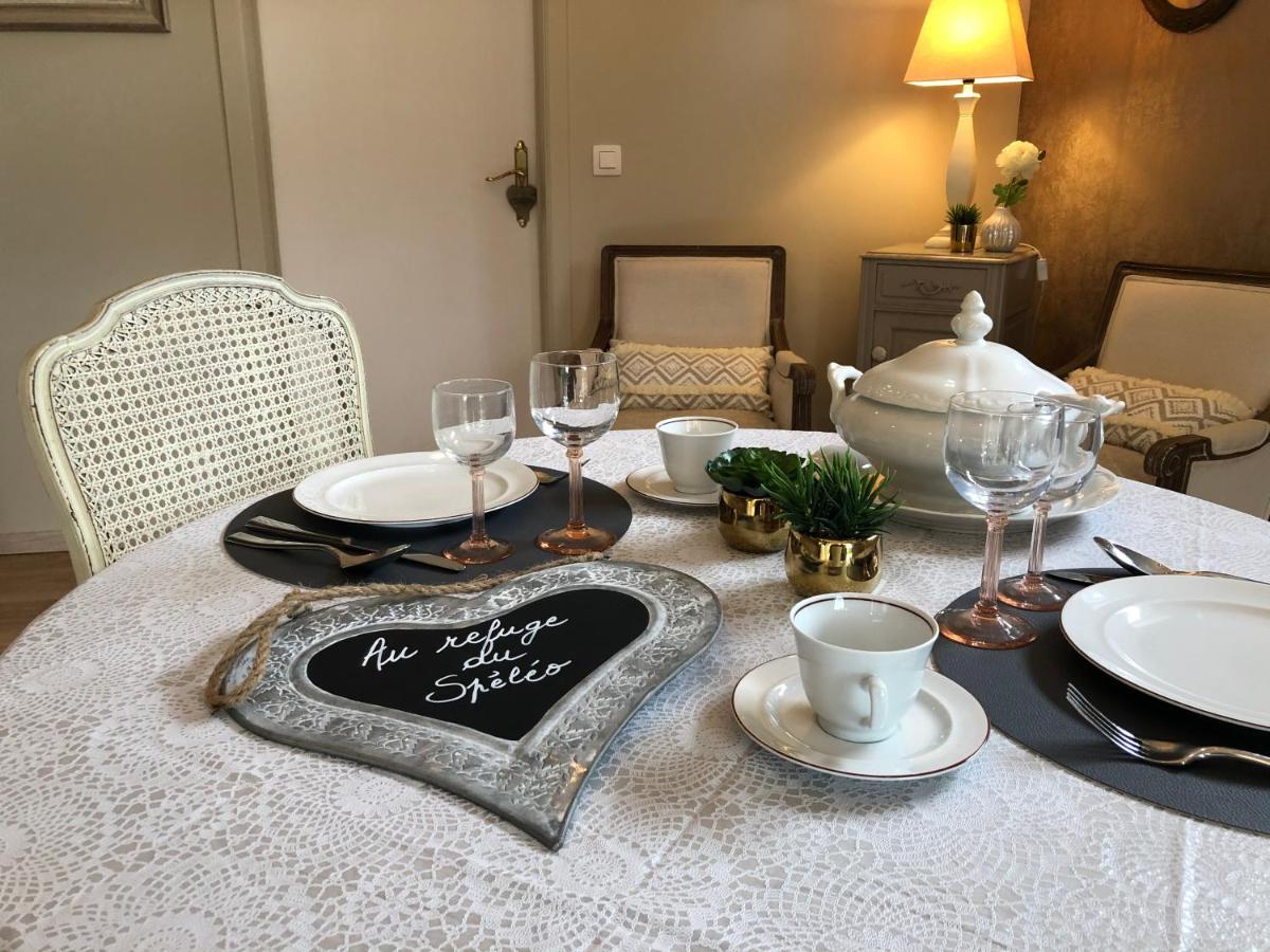 Au Refuge Du Speleo Bed & Breakfast Hotton Ngoại thất bức ảnh